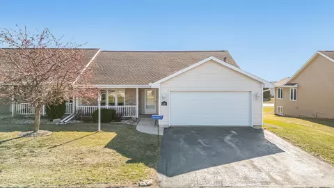 3175 White Tail Ln #F, Oshkosh, WI 54904
