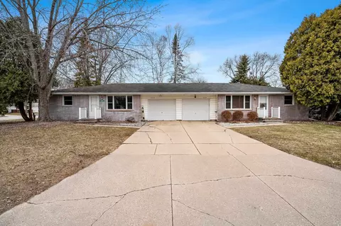 2074 Marlee Ln, Green Bay, WI 54304