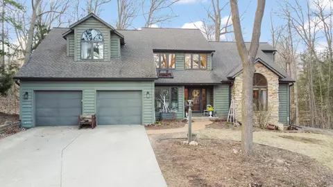 1534 Navajo Ct, Green Bay, WI 54313