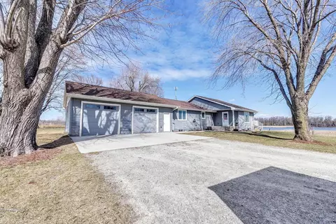 2189 W Butte Des Morts Beach Rd, Neenah, WI 54956