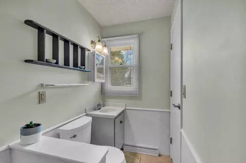 Bath - 631 E Taft Ave, Appleton, WI 54915 photo 3 of 4
