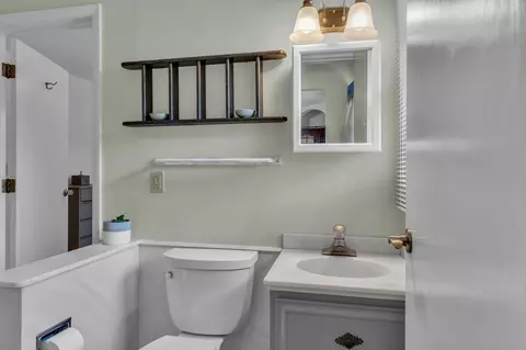 Bath - 631 E Taft Ave, Appleton, WI 54915 photo 4 of 4