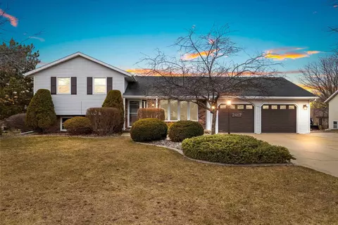 2467 Valley Haven Ln, Green Bay, WI 54311