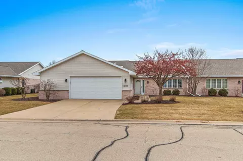 1693 Twin Lakes Cir, Green Bay, WI 54311