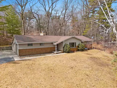 2860 Josephine Cir, Green Bay, WI 54311