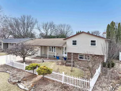 1125 Schauer Ln, Green Bay, WI 54304
