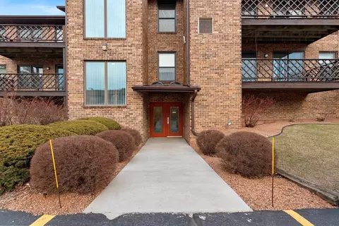 340 W St Joseph St #11, Green Bay, WI 54301