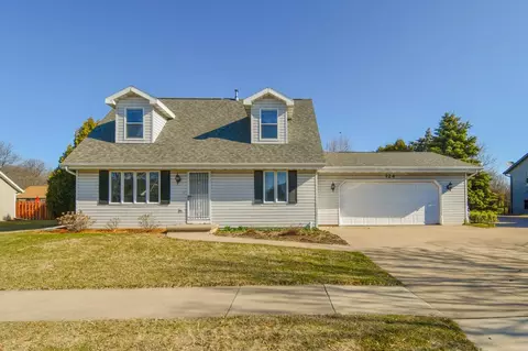 724 Strawberry Ln, Kimberly, WI 54136