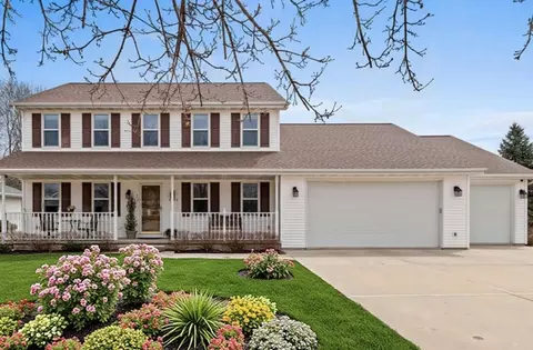 1025 Thoroughbred Ln, De Pere, WI 54115