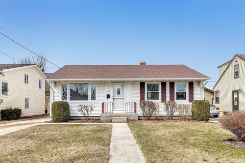 1138 S 26th St, Manitowoc, WI 54220