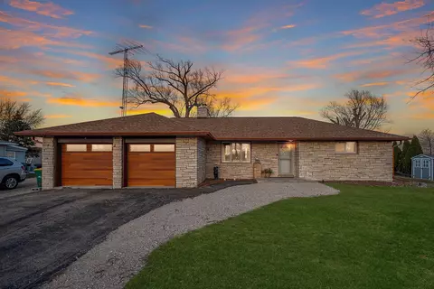 n9343 Lakeshore Drive, Van Dyne, WI 54979