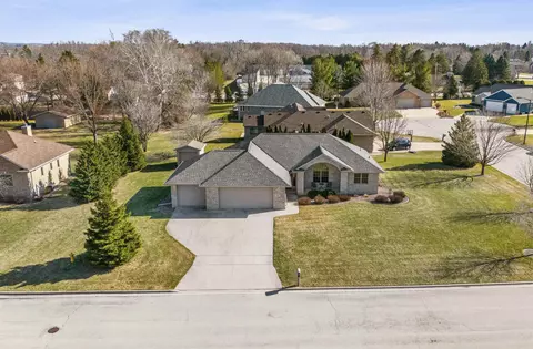 1033 Hoks Ridge Ln, De Pere, WI 54115