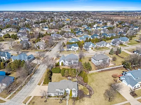 301 E Castlebury Ln, Appleton, WI 54913 photo 3