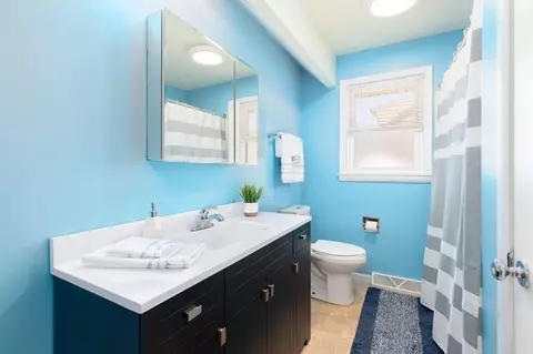 Bath - 517 E Wilson Ave, Appleton, WI 54915 photo 2 of 2