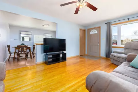 Living - 517 E Wilson Ave, Appleton, WI 54915 photo 3 of 5