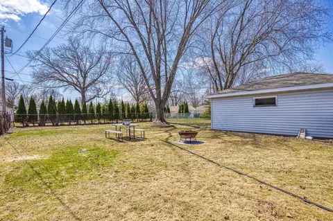 Exterior - 517 E Wilson Ave, Appleton, WI 54915 photo 4 of 7