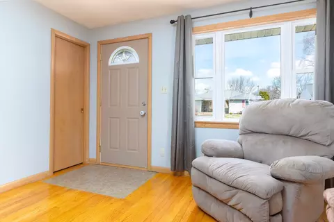 Entry Way - 517 E Wilson Ave, Appleton, WI 54915 photo 1 of 1