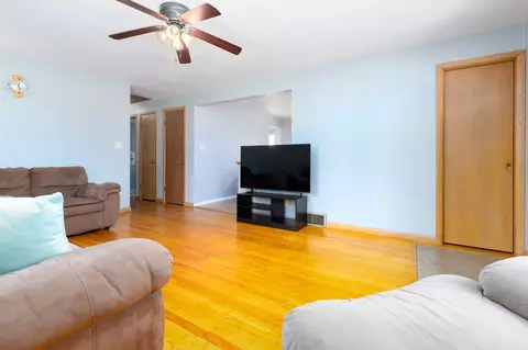 Living - 517 E Wilson Ave, Appleton, WI 54915 photo 2 of 5