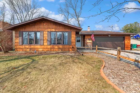 2729 Richard St, Marinette, WI 54143