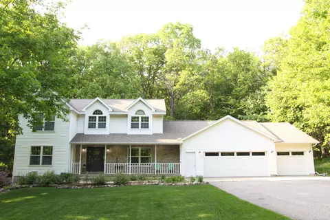 e2200 Woodridge Drive, Waupaca, WI 54981