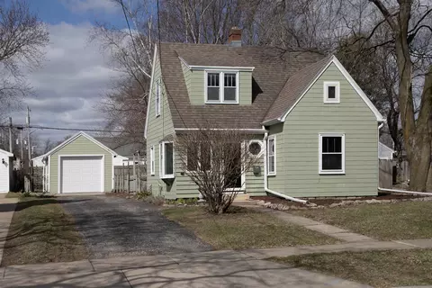 1525 N Erb St, Appleton, WI 54914