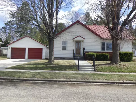 39 Wilson St, Clintonville, WI 54929