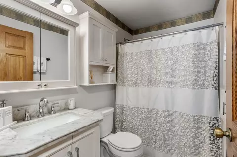 Bath - n419 Mayflower Road, Appleton, WI 54914 photo 1 of 2