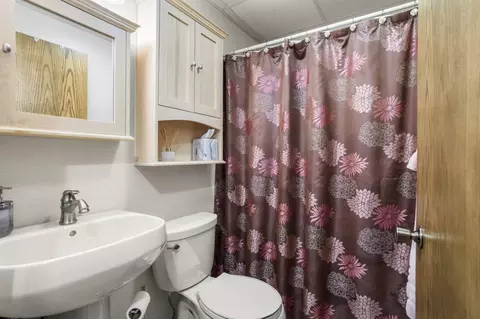 Bath - n419 Mayflower Road, Appleton, WI 54914 photo 2 of 2