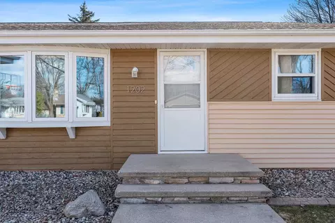 Exterior - 1202 S Lee St, Appleton, WI 54915 photo 2 of 4
