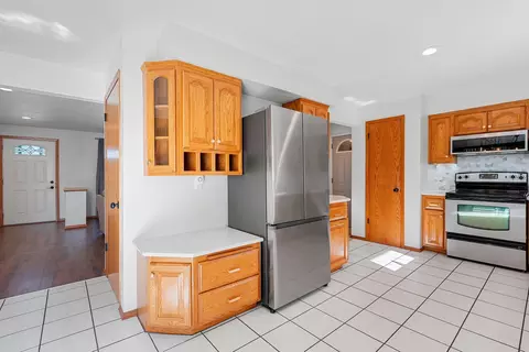 Kitchen - 1202 S Lee St, Appleton, WI 54915 photo 3 of 4