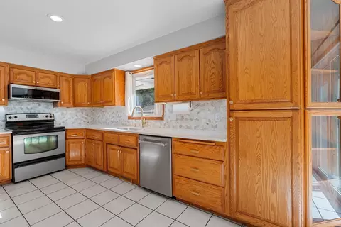 Kitchen - 1202 S Lee St, Appleton, WI 54915 photo 4 of 4