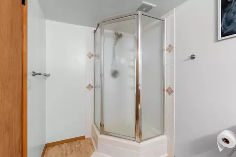 Bath - 1202 S Lee St, Appleton, WI 54915 photo 5 of 5