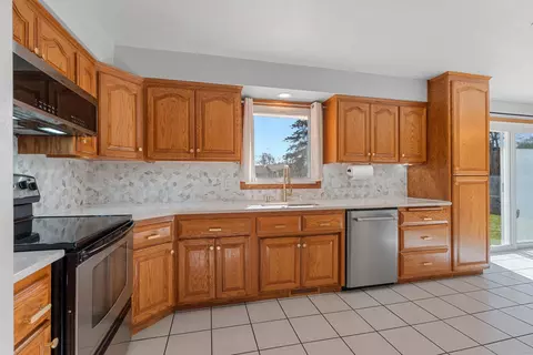 Kitchen - 1202 S Lee St, Appleton, WI 54915 photo 2 of 4