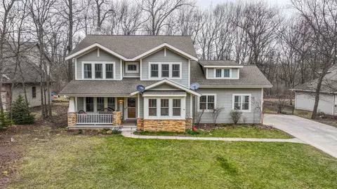710 Woodland Cir, Waupaca, WI 54981