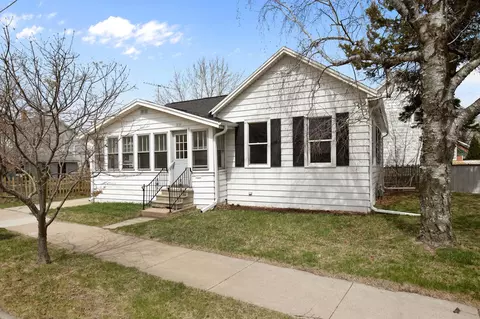 816 School Ave, Oshkosh, WI 54901