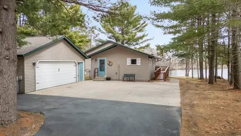 n1188 Chalet Drive, Waupaca, WI 54981