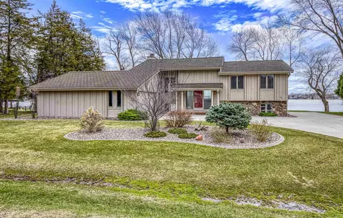2151 Sunrise Dr, Appleton, WI 54914