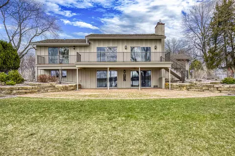 2151 Sunrise Dr, Appleton, WI 54914 photo 2