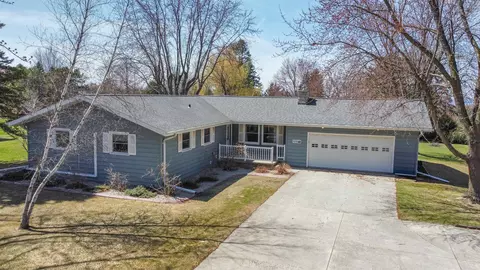 n8250 Sunset Drive, Fond Du Lac, WI 54937