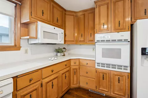 Kitchen - 1513 E Marquette St, Appleton, WI 54911 photo 3 of 4