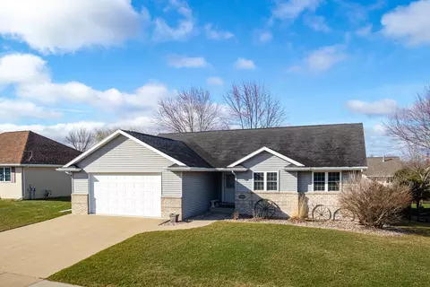 2001 Greengrove St, Kaukauna, WI 54130