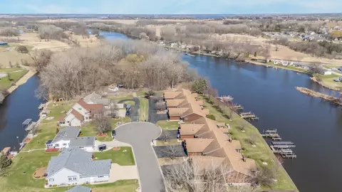 810 E River Dr #10, Omro, WI 54963 photo 8