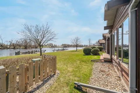810 E River Dr #10, Omro, WI 54963 photo 5