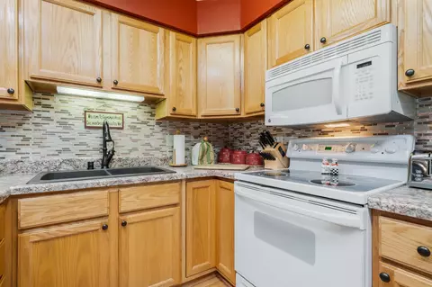 810 E River Dr #10, Omro, WI 54963 photo 17