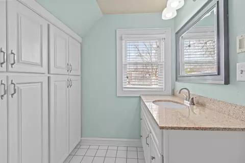 Bath - 836 E Hancock St, Appleton, WI 54911 photo 2 of 4
