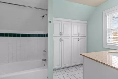 Bath - 836 E Hancock St, Appleton, WI 54911 photo 3 of 4
