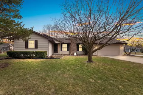976 Stuart Ct, Neenah, WI 54956
