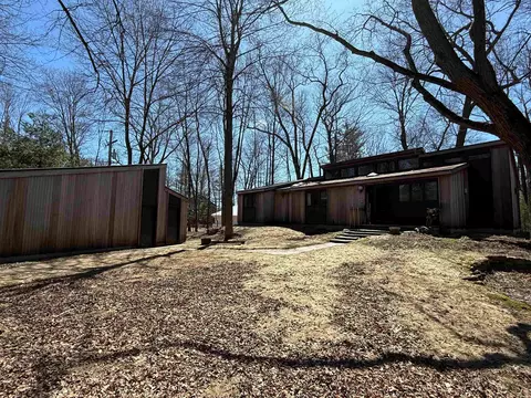 n241 River Drive, Menominee, MI 49858