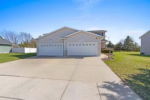 Exterior - 452 Janet Ln, Wrightstown, WI 54180 photo 2 of 6