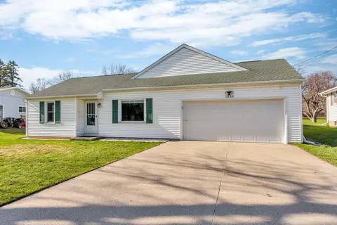 1233 W Winneconne Ave, Neenah, WI 54956